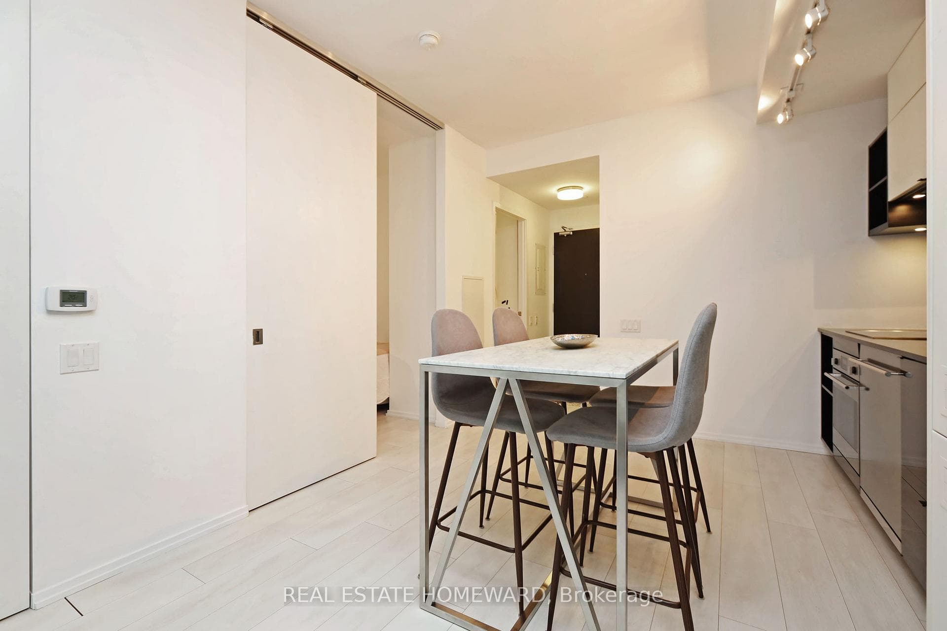 125 Peter Street Unit 711 photo 10