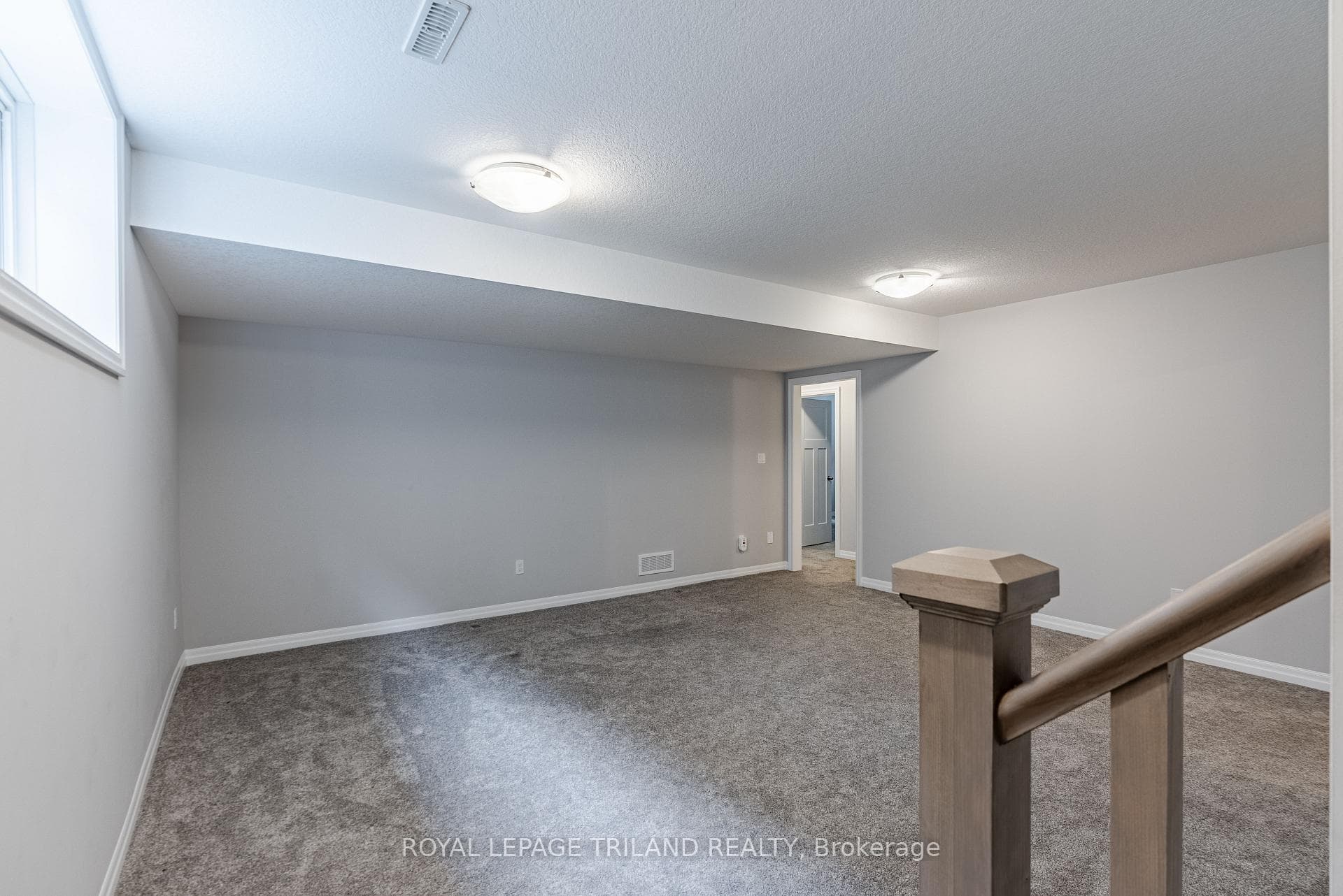 33 Lowrie Crescent photo 20