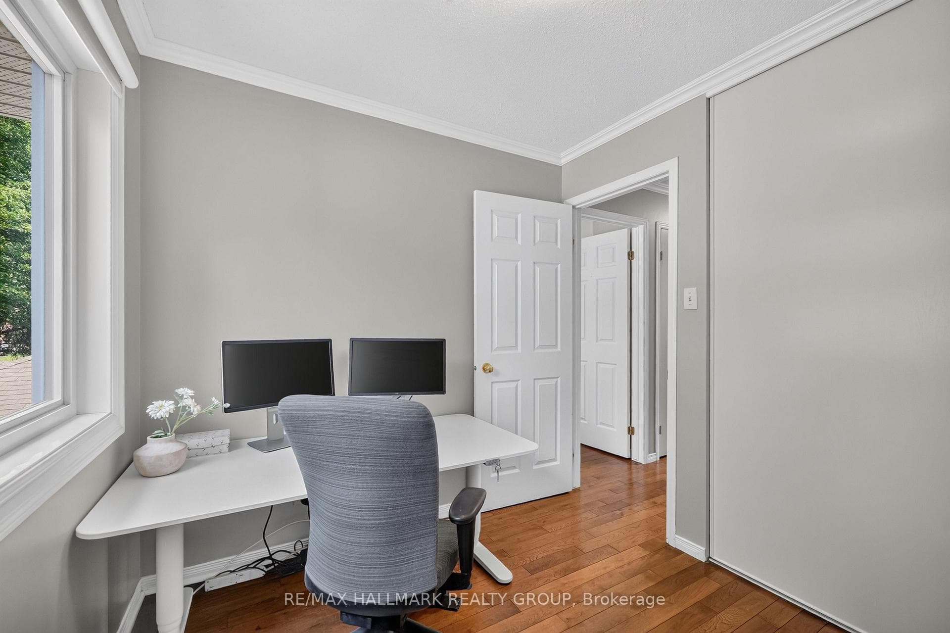 433 Lawler Crescent photo 23