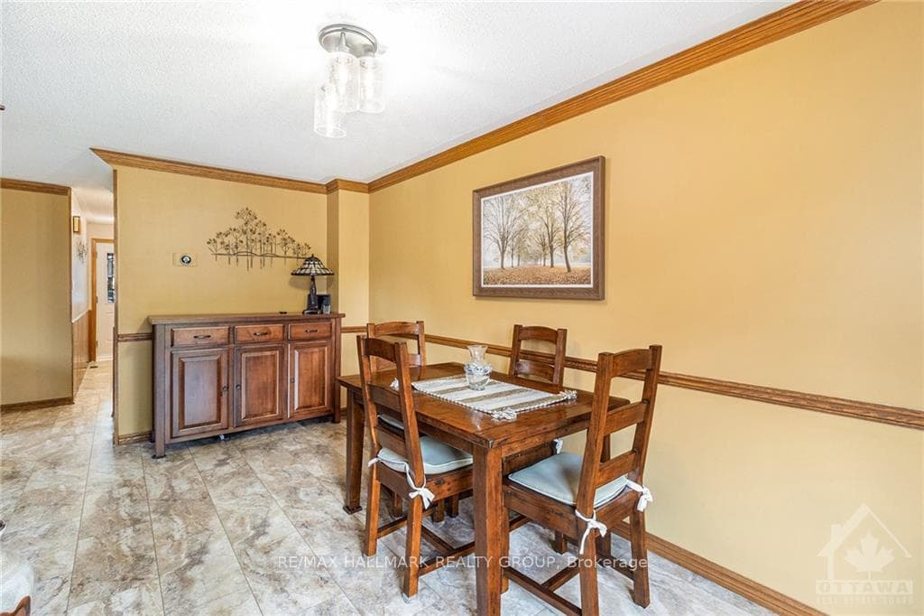 825 HARLEQUIN Crescent photo 5