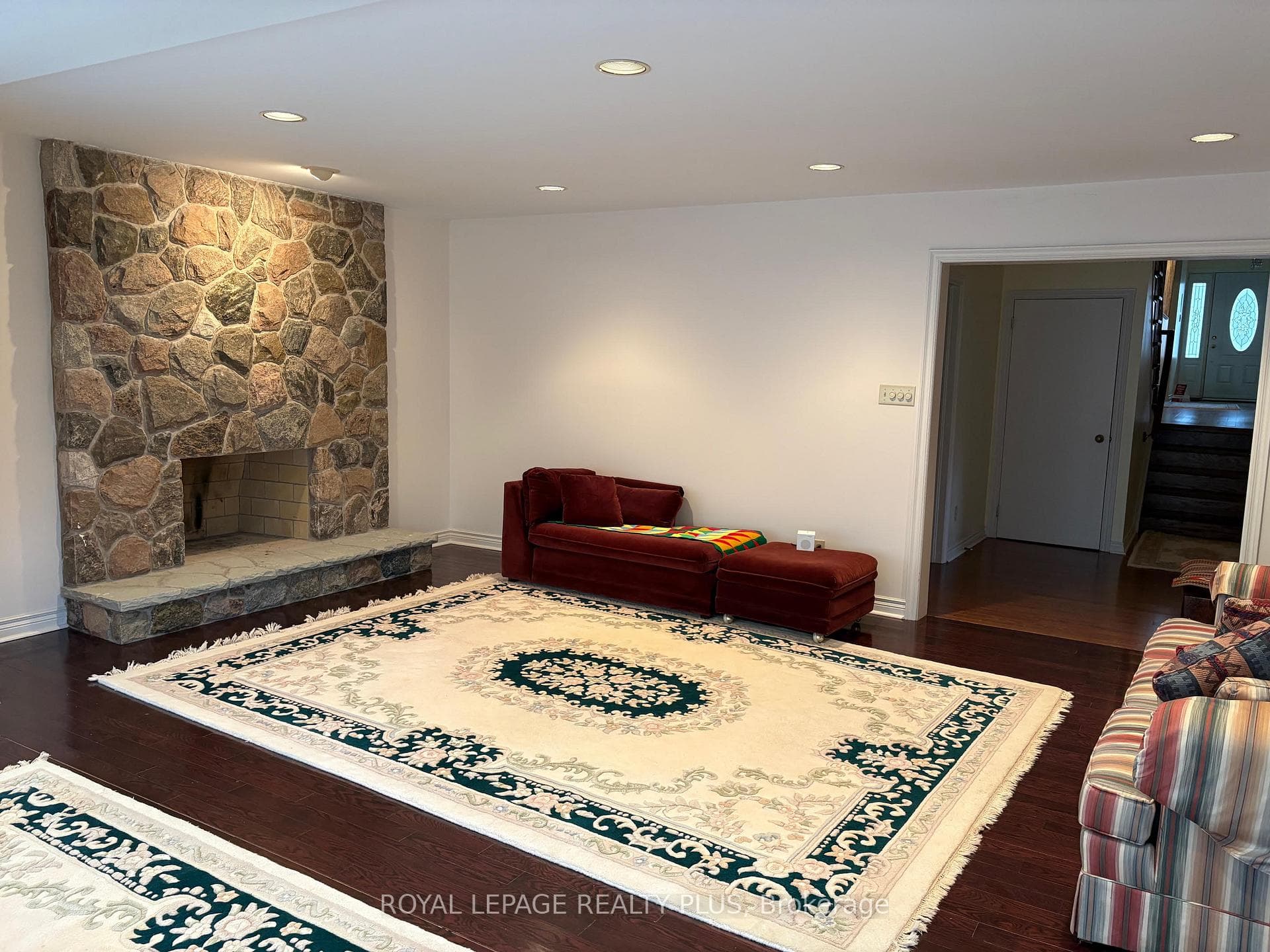 2524 Avongate Drive photo 8