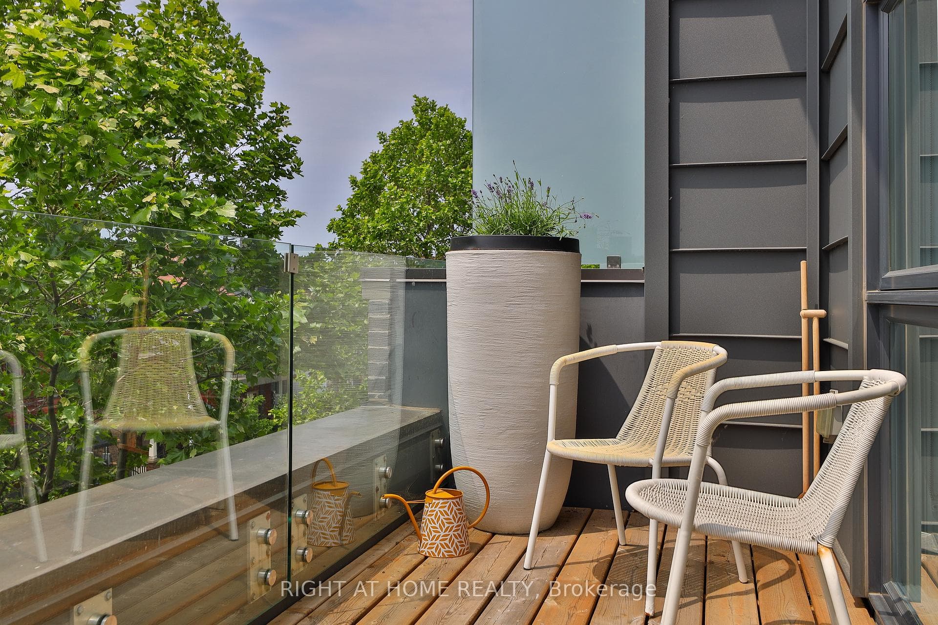 207 Claremont Street photo 17