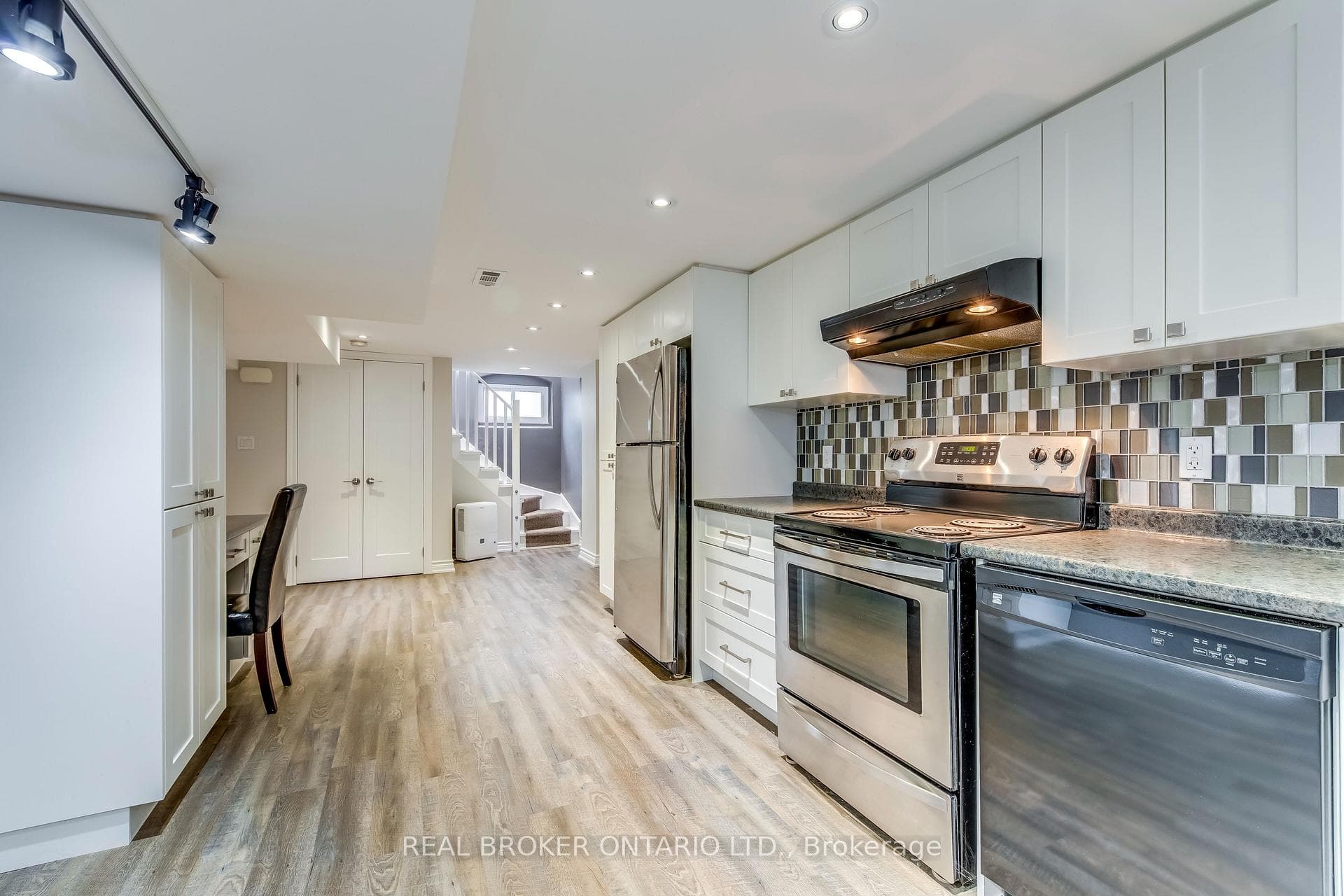 1086 Balment Avenue, Mississauga ON L5E1N8