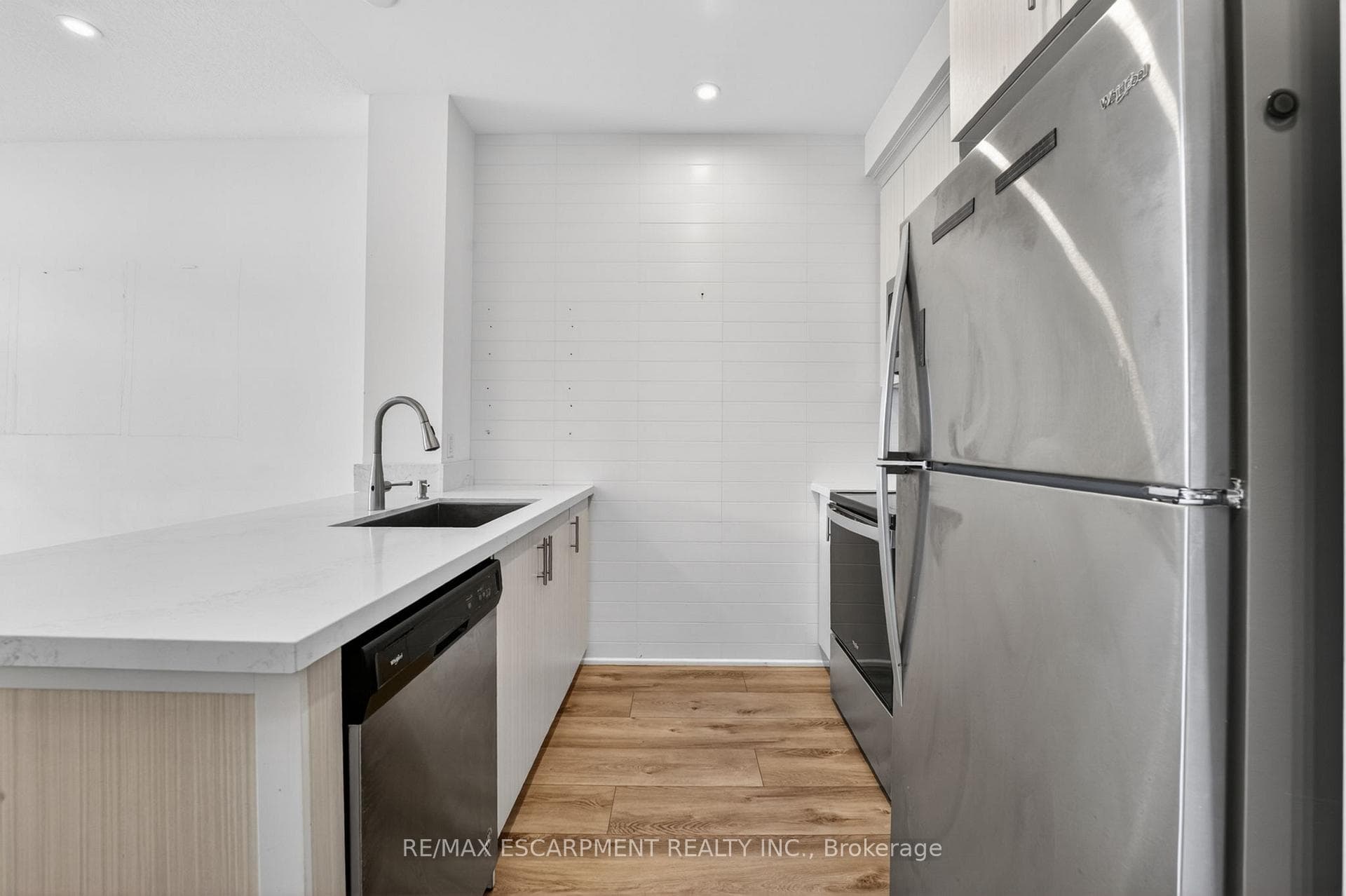 16 CONCORD Place Unit 548 photo 15