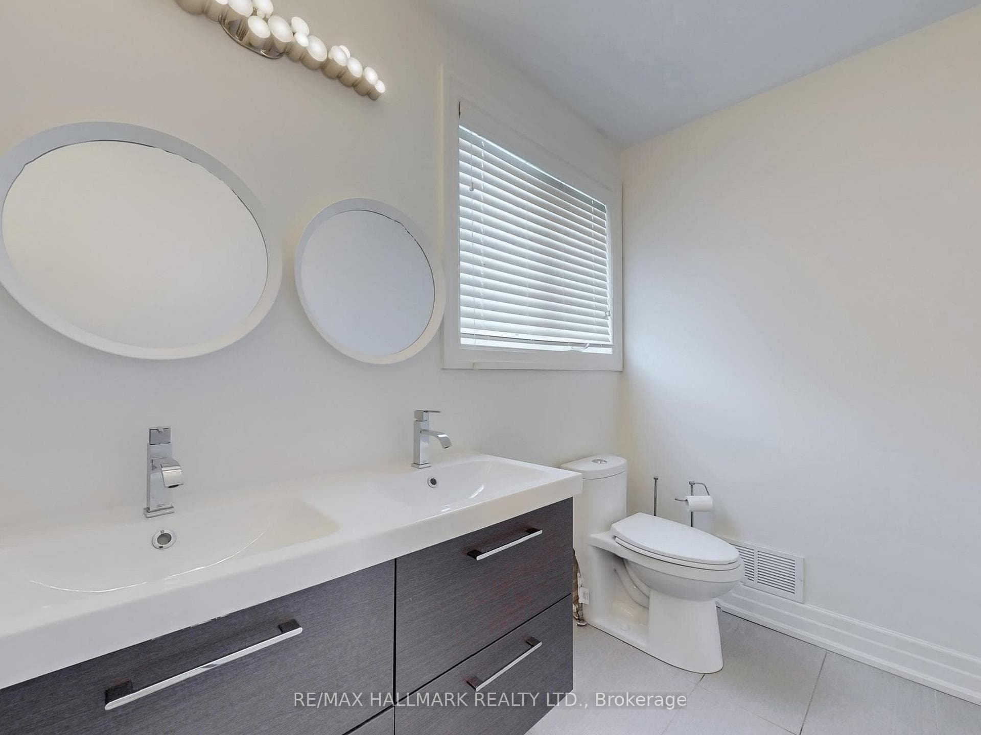 235 Old Yonge Street photo 24