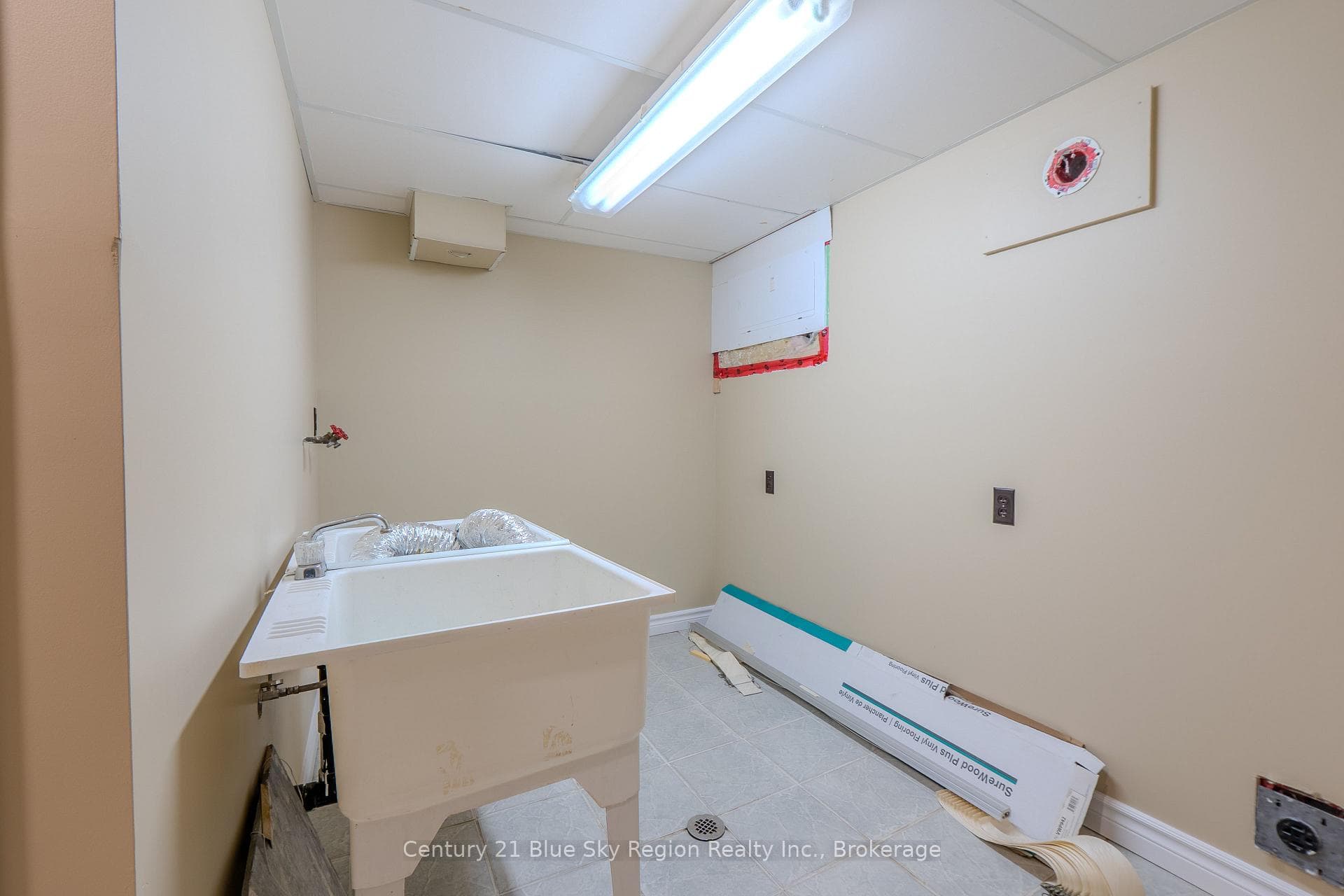 272 Patricia Street photo 40