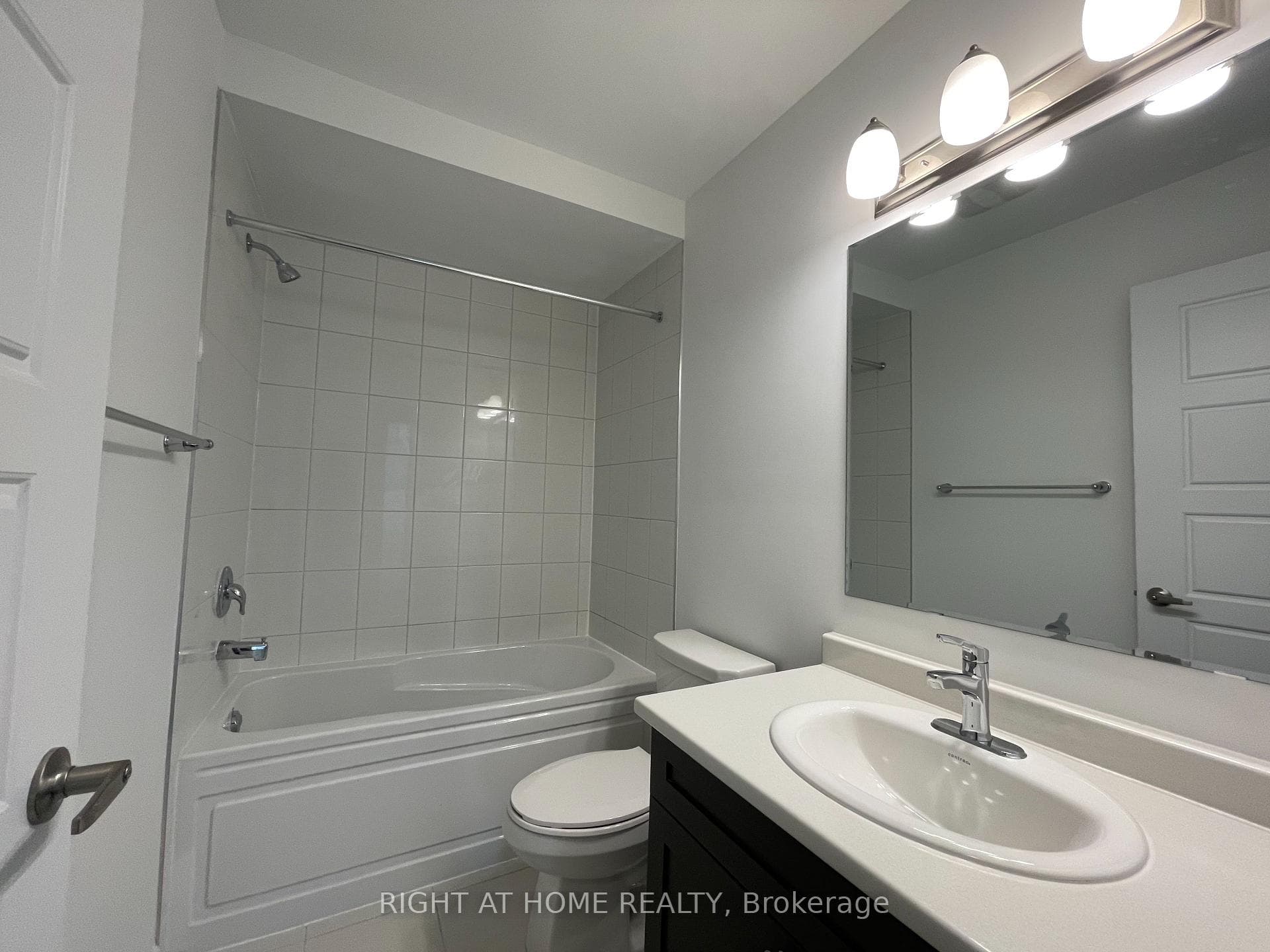 1575 Moira Crescent photo 15