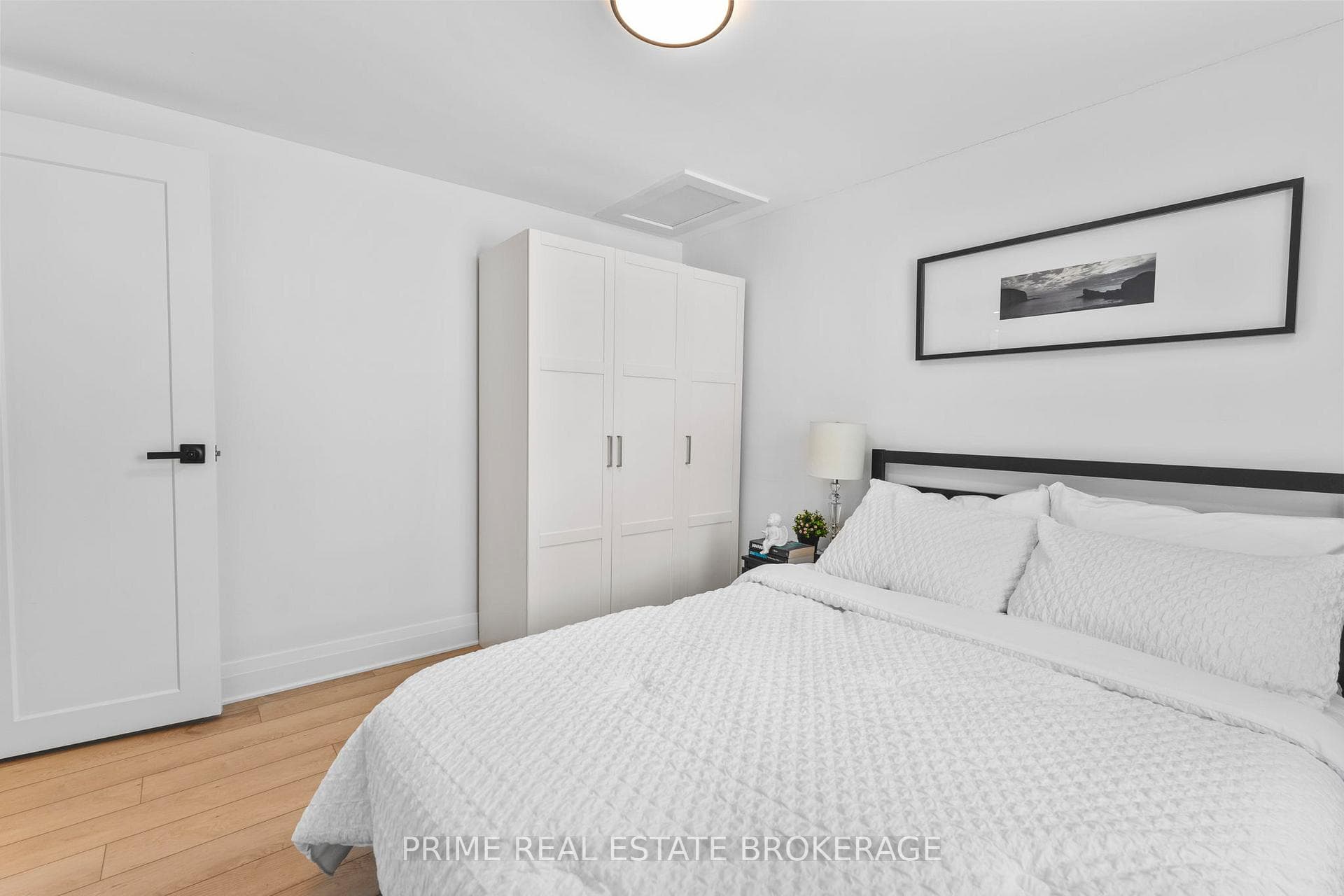 247 Huron Street photo 15