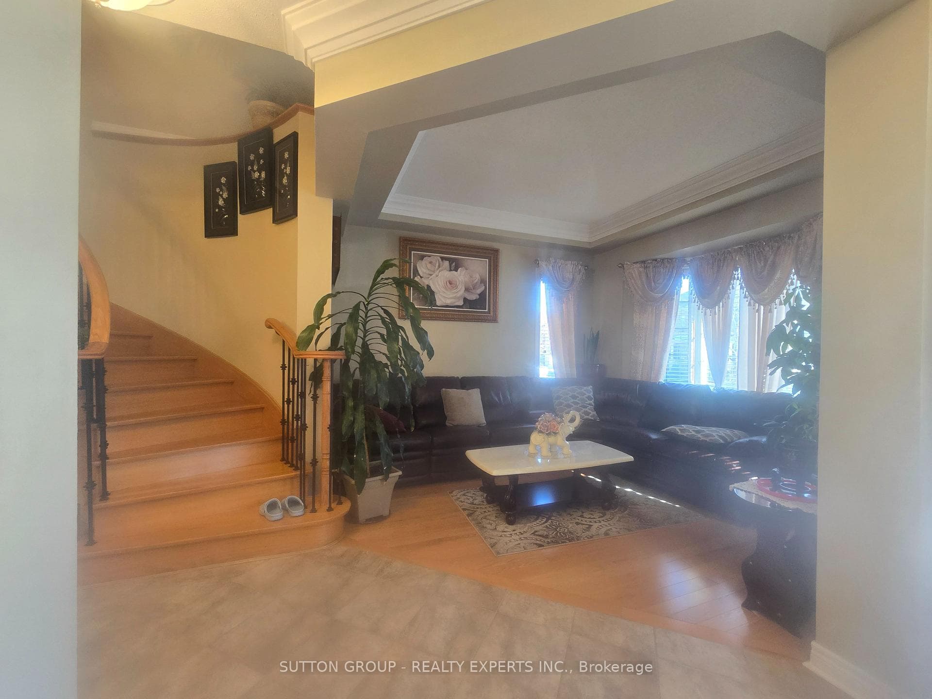 63 Bluffwood Crescent photo 3
