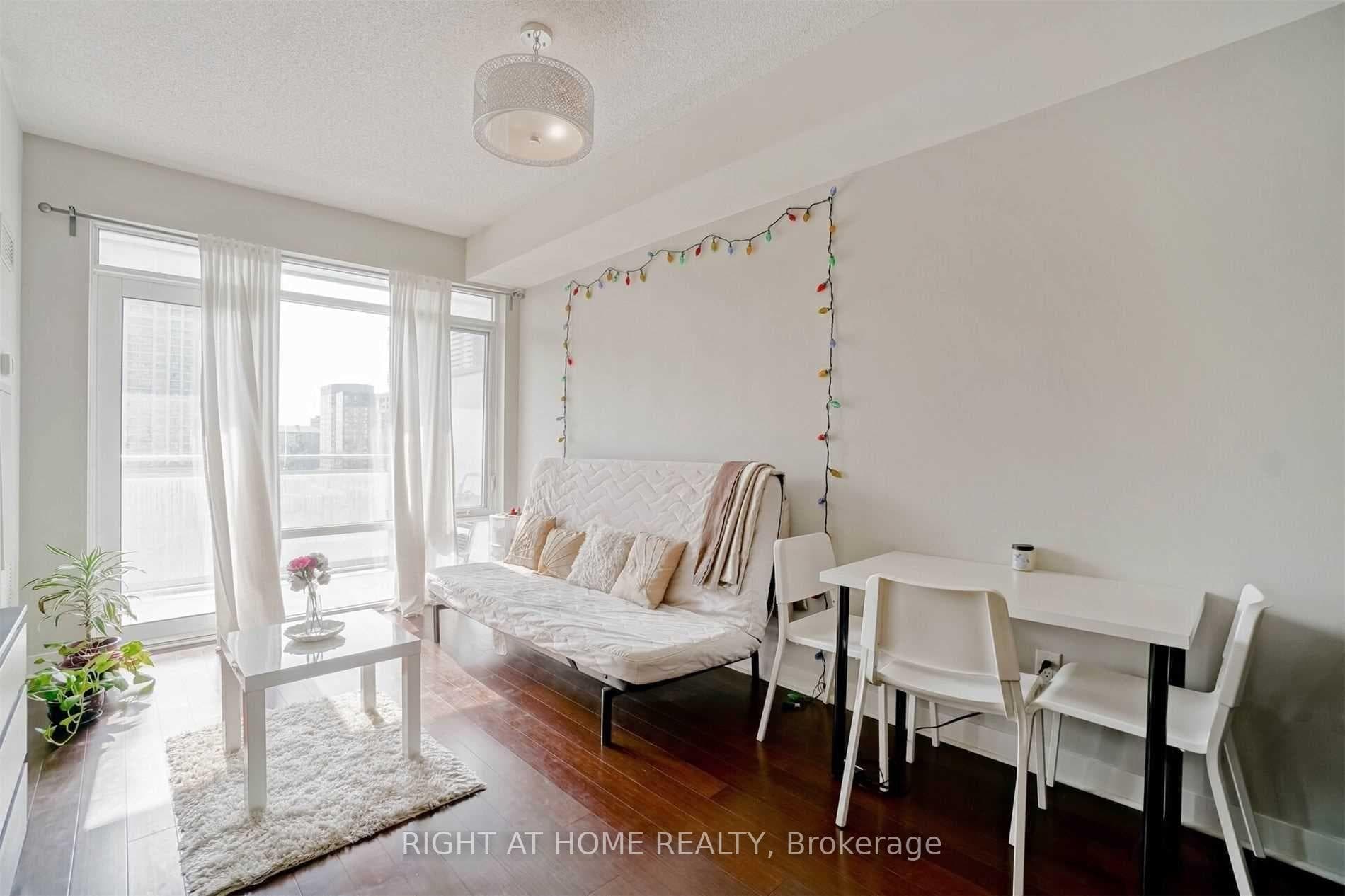 365 Prince Of Wales Drive Unit 903 photo 8