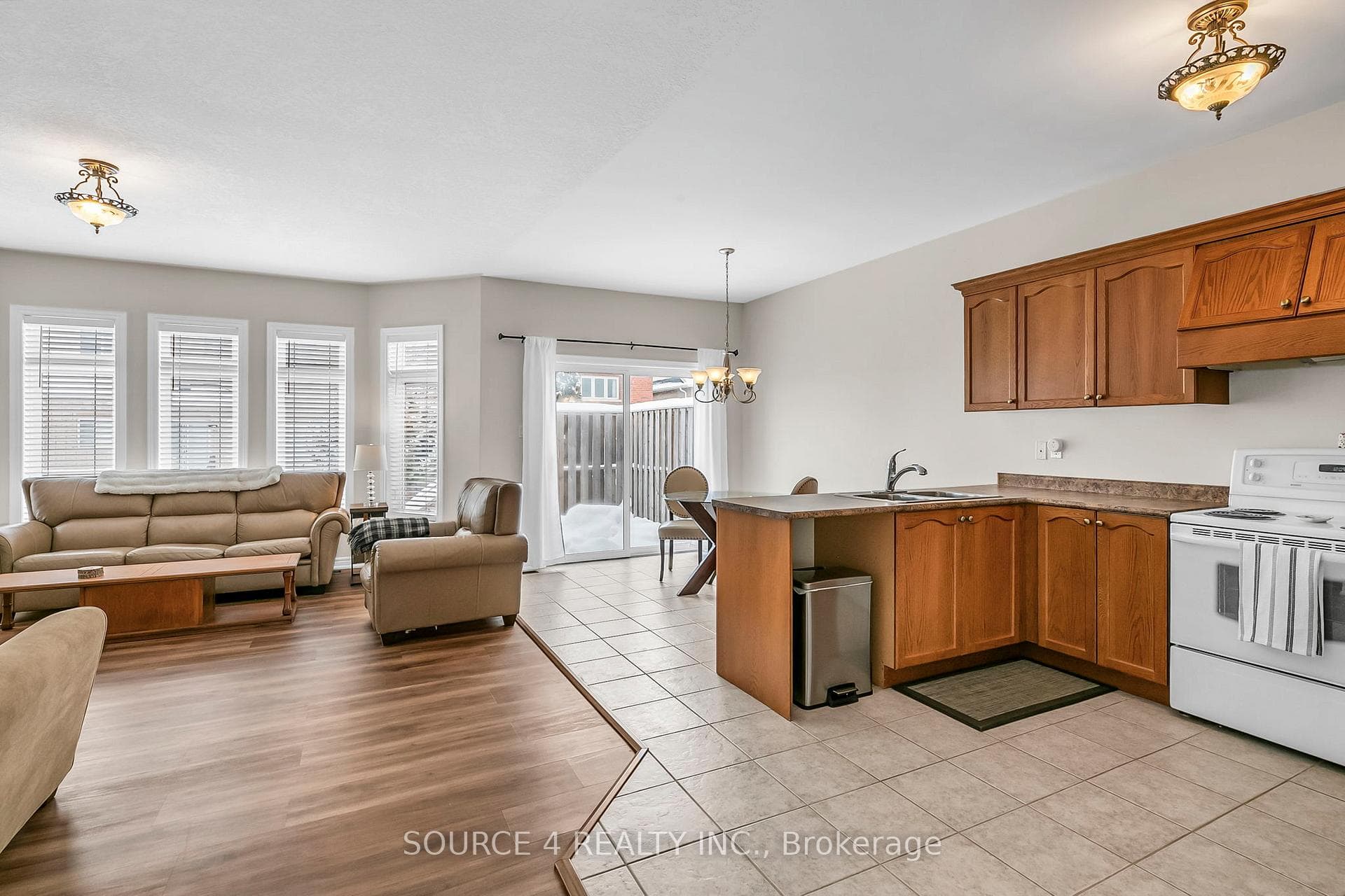 52 Gardiner Drive photo 4