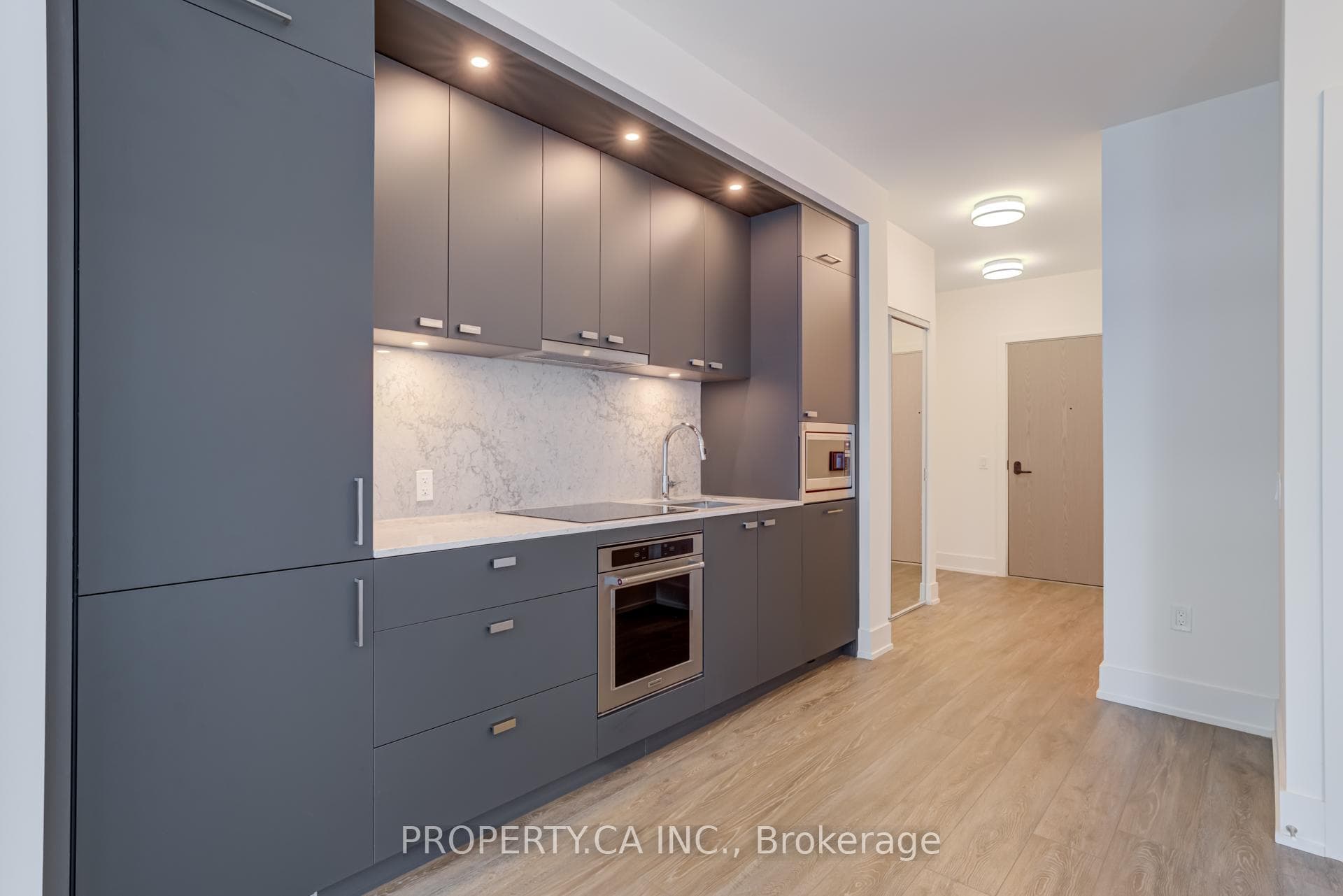 10 Inn On The Park Drive Unit 705 photo 4