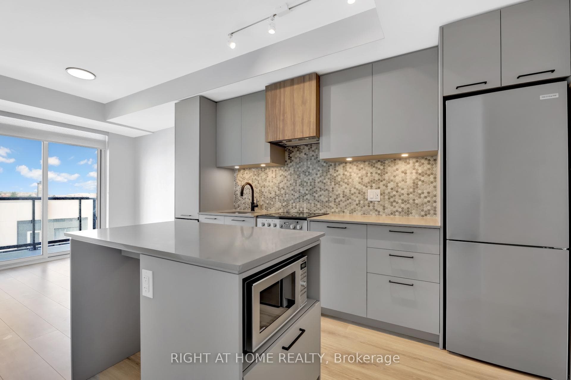 10 LAGERFELD Drive Unit 401 photo 16