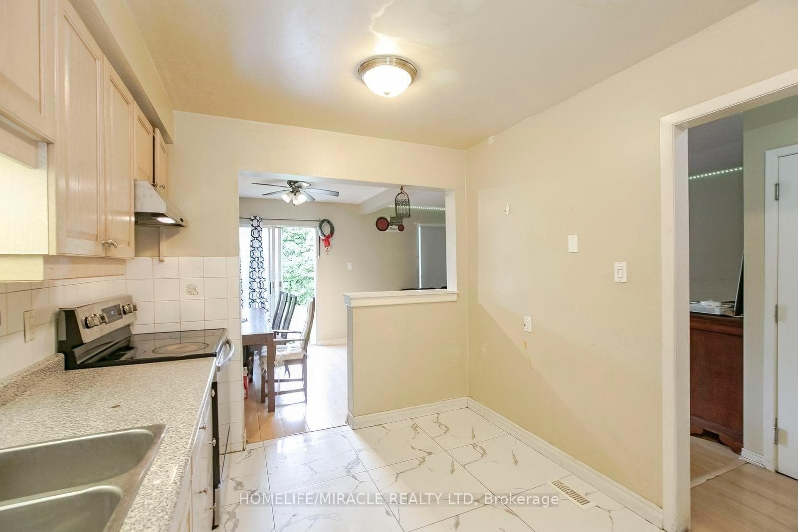 47 Longbourne Crescent photo 20