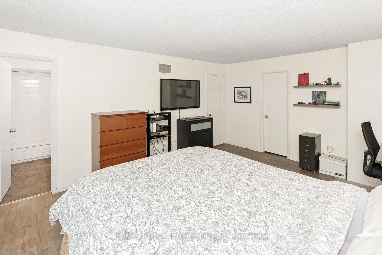 2055 Walkers Line Unit 117 photo 23