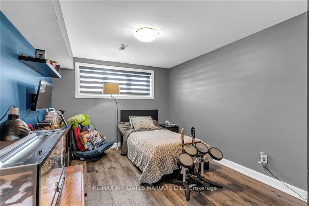 66 MERCIER Avenue photo 18