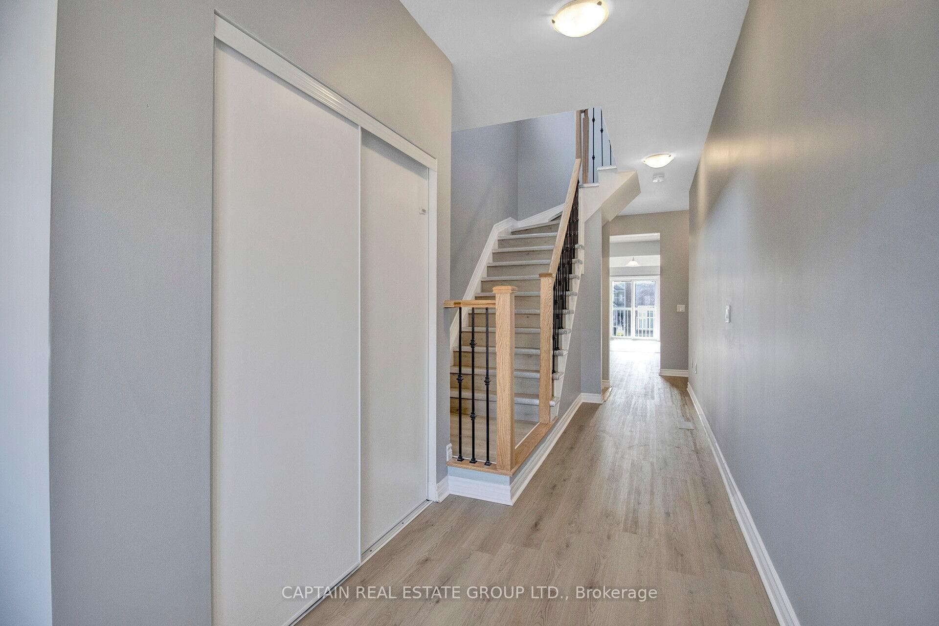 232 Ridley Crescent photo 5