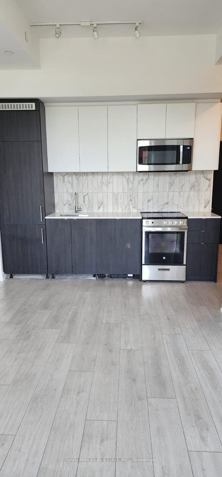 500 DUPONT Street Unit 309 photo 15