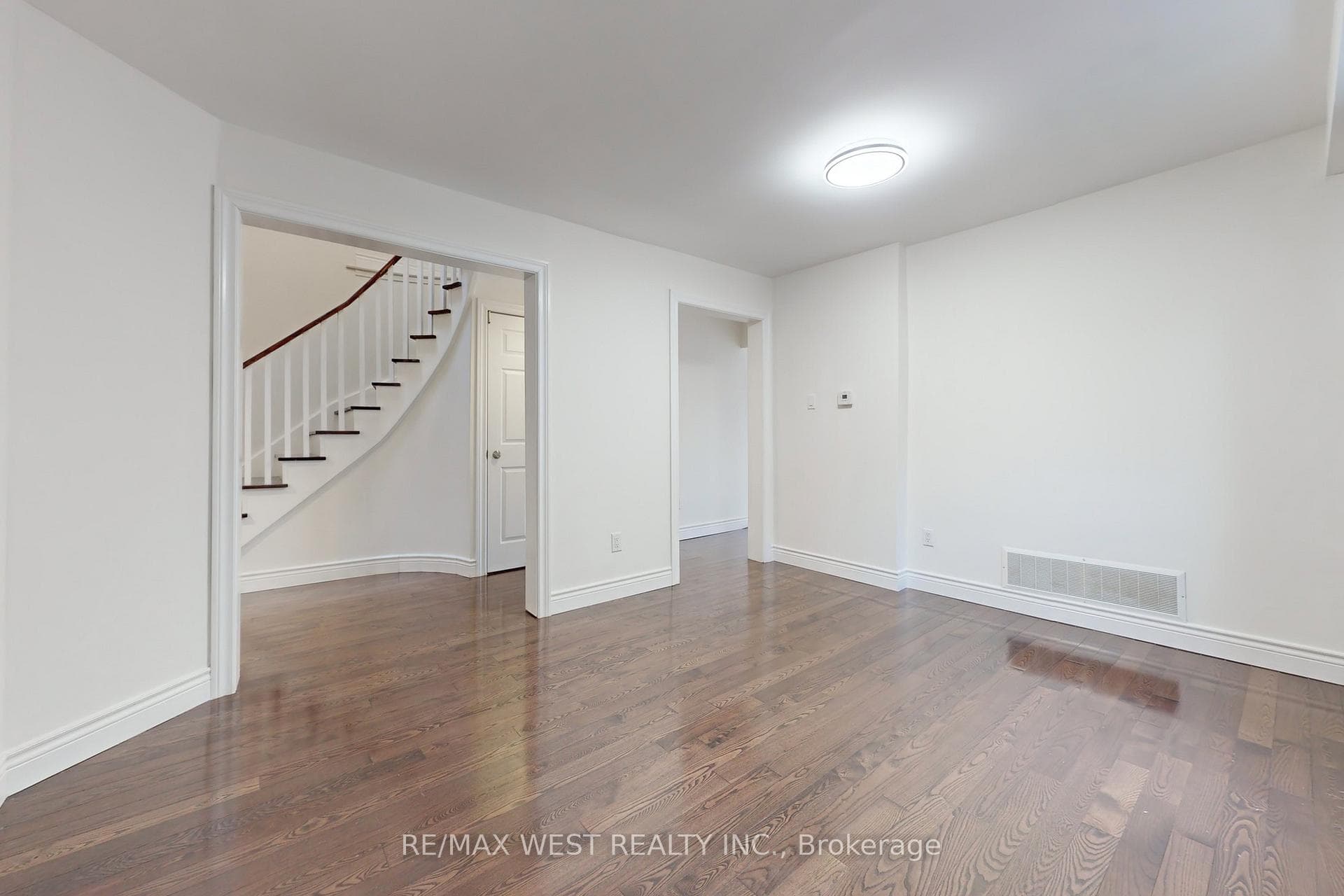 43 Chiswick Crescent photo 3