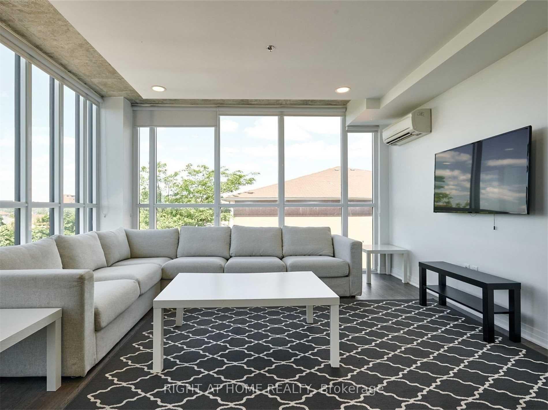 1900 Simcoe Street Unit 711 photo 17