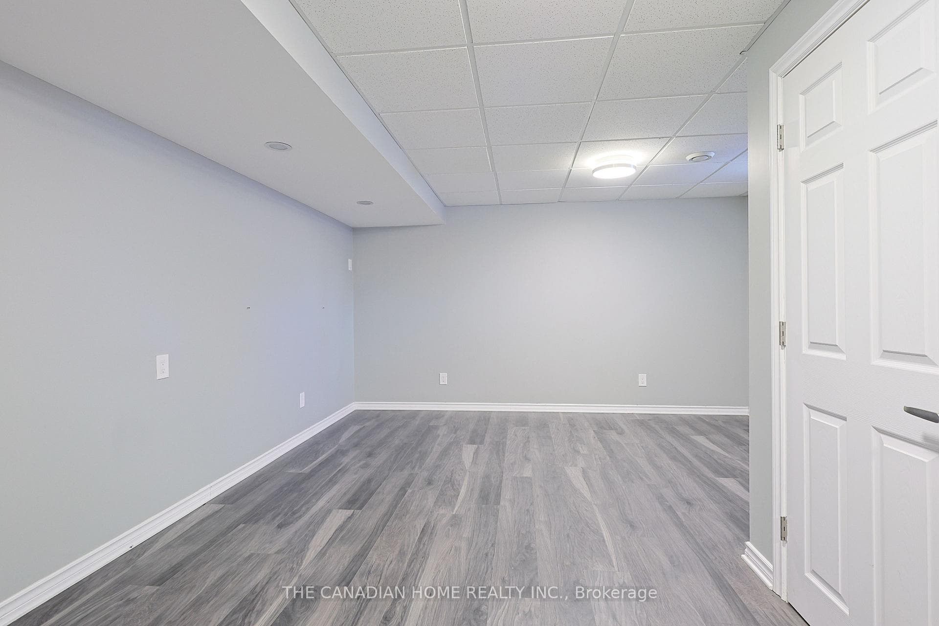 4993 St. Clair Avenue photo 35