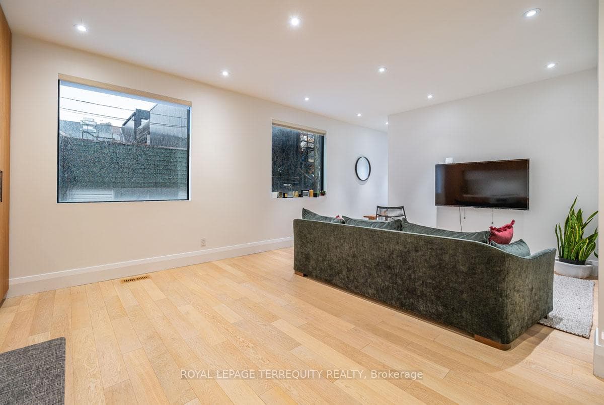 161 Palmerston Avenue Unit B photo 18
