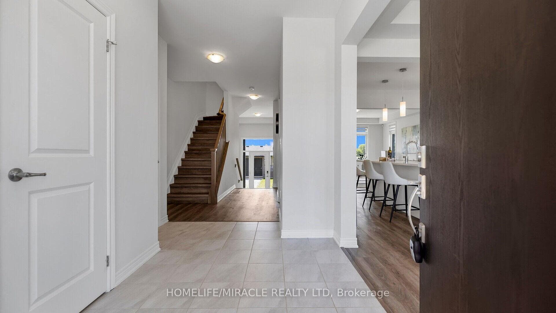 42 Summersides Boulevard photo 8
