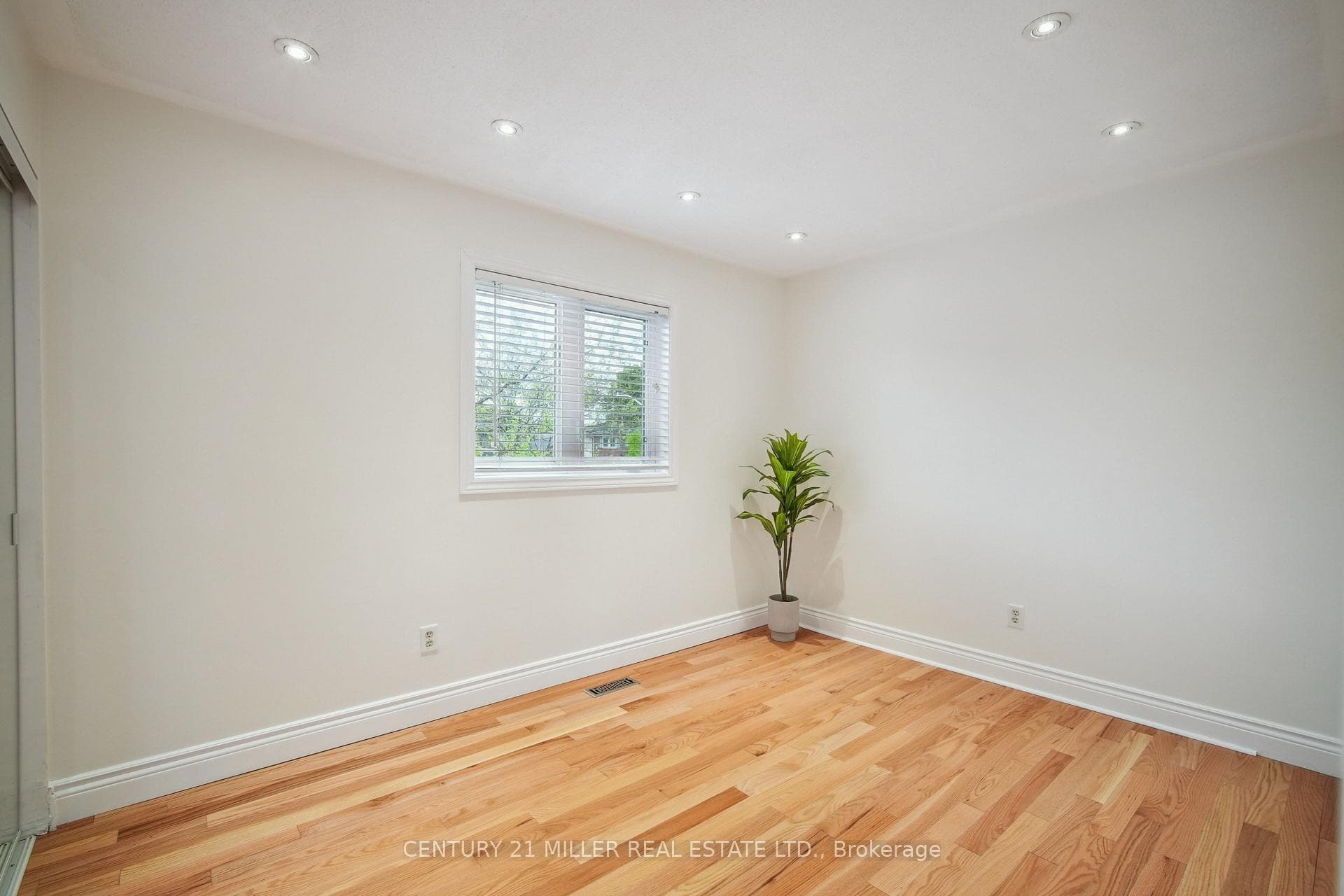 285 Mississaga Street photo 15