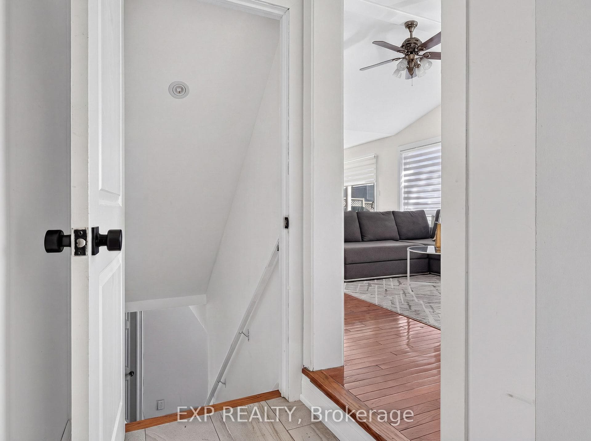 664 Dolby Crescent photo 14