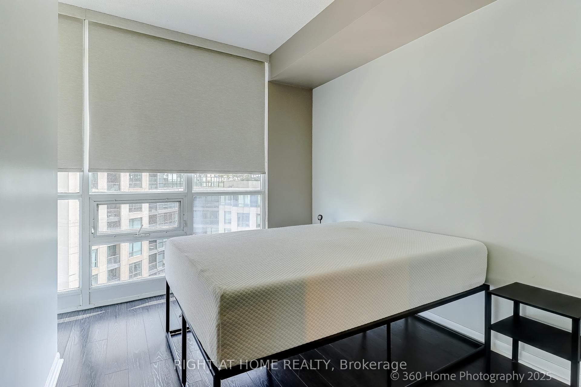 231 Fort York Boulevard Unit 825 photo 12