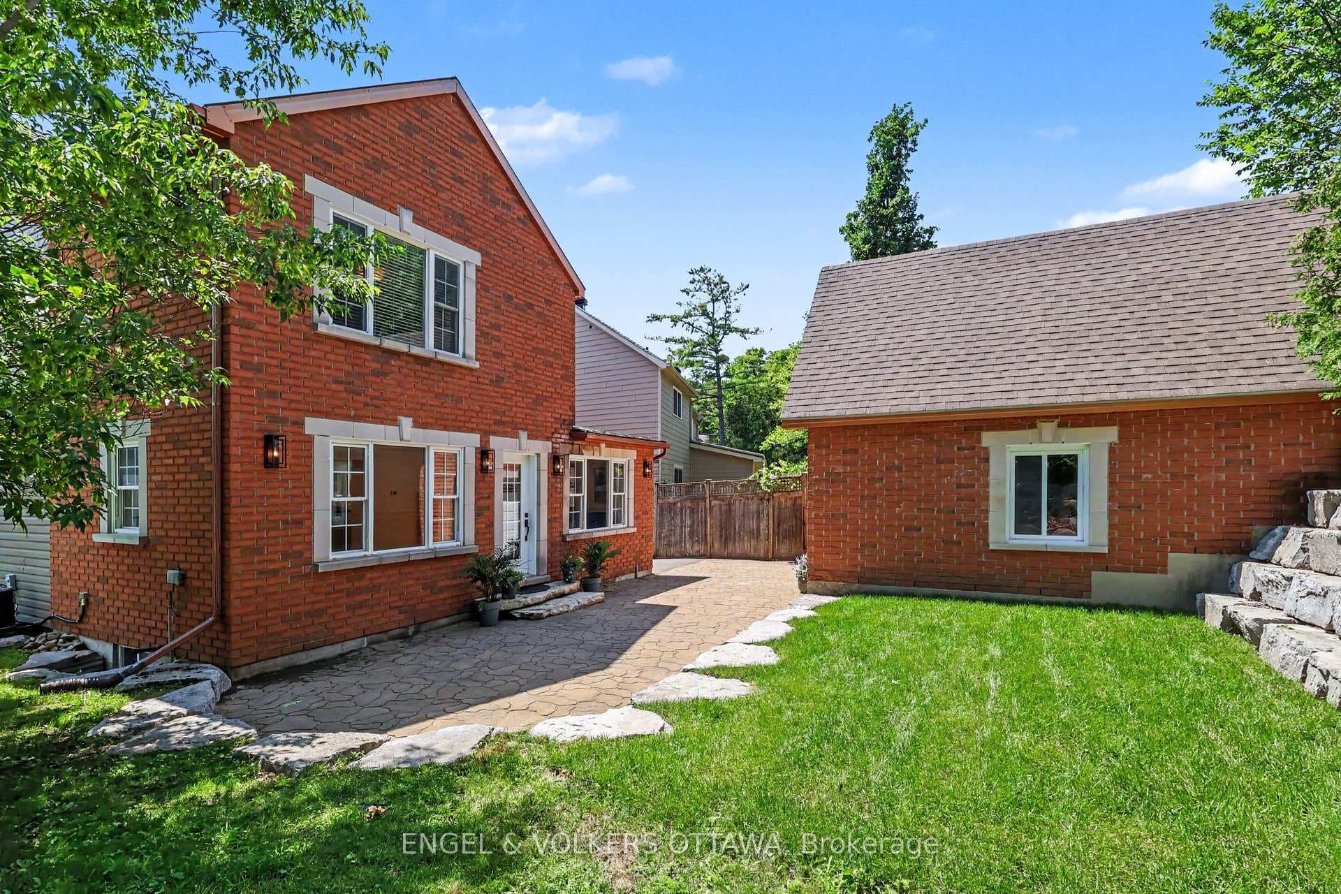 101 Ivy Crescent photo 30
