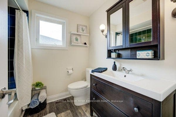 520 Eliza Crescent photo 29