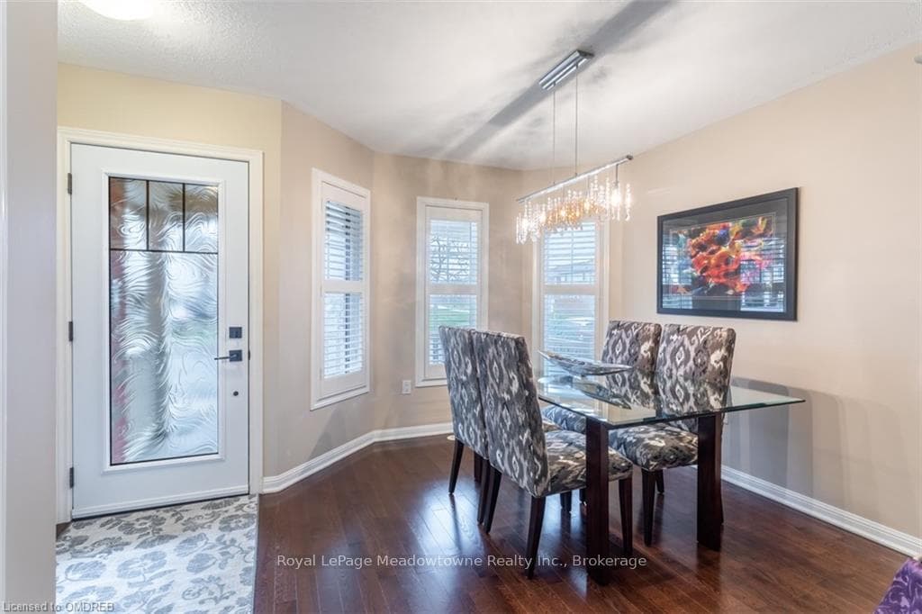 726 HEPBURN Road photo 4