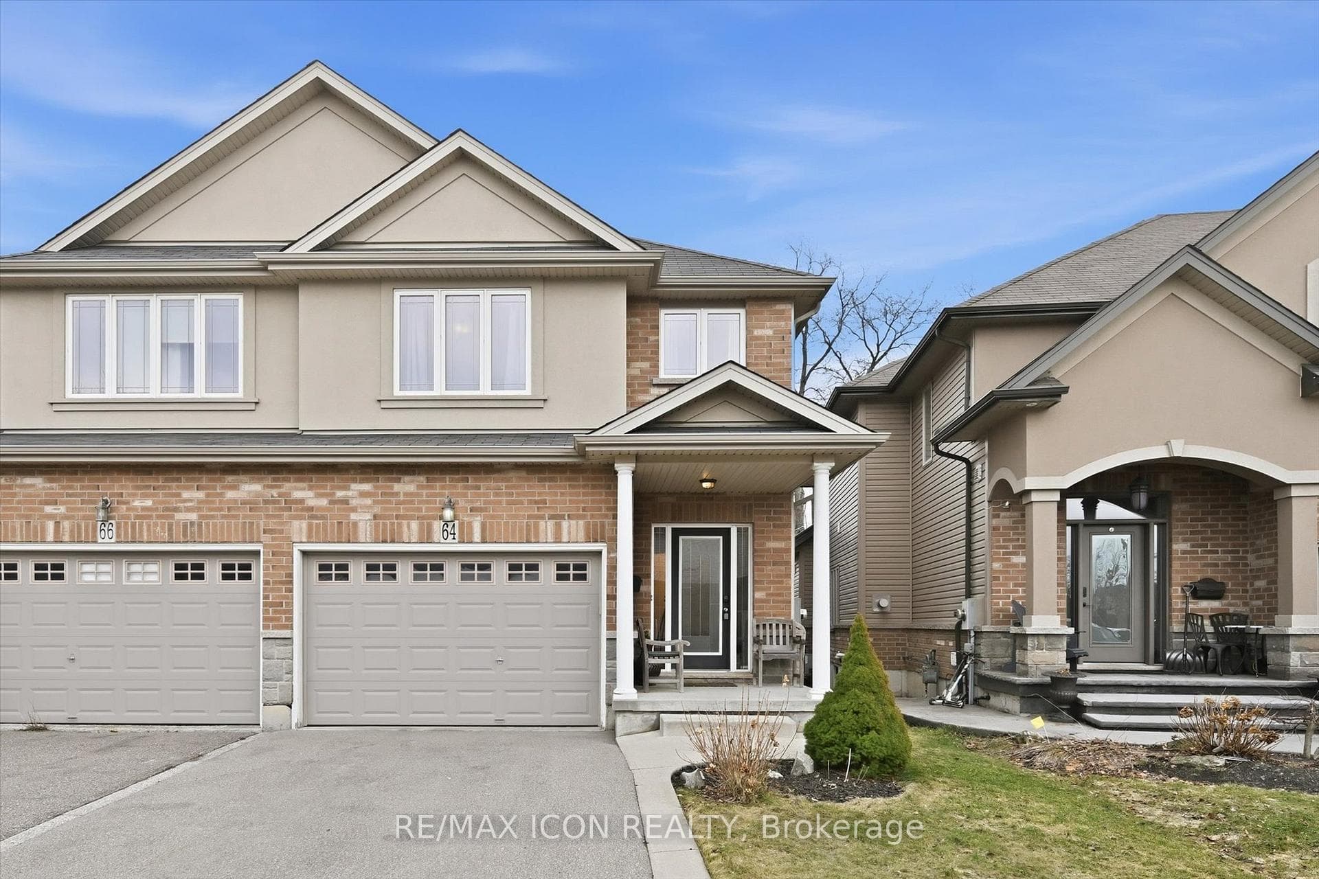 64 Springvalley Crescent photo 2
