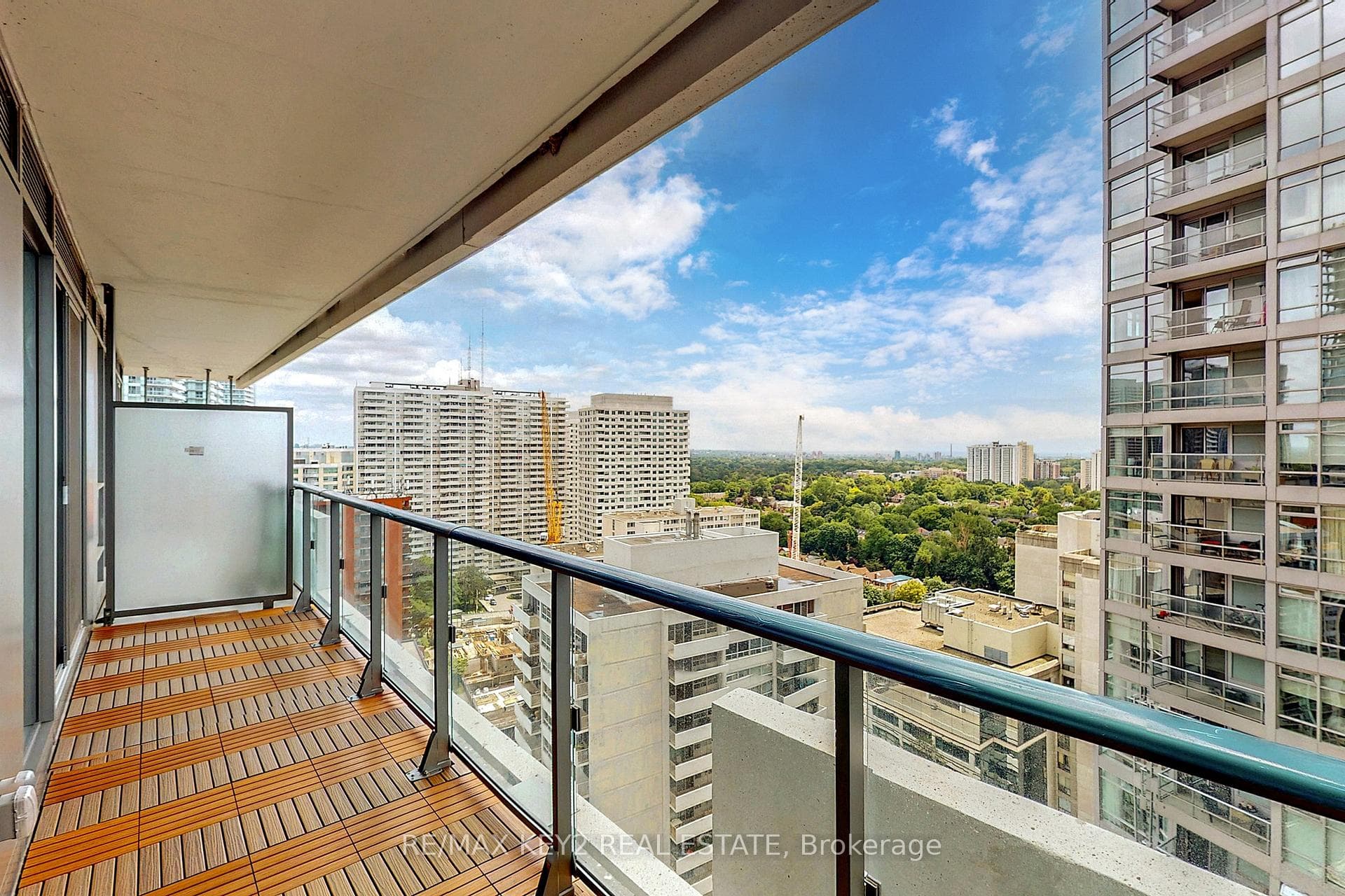 2221 Yonge Street Unit 1804 photo 18