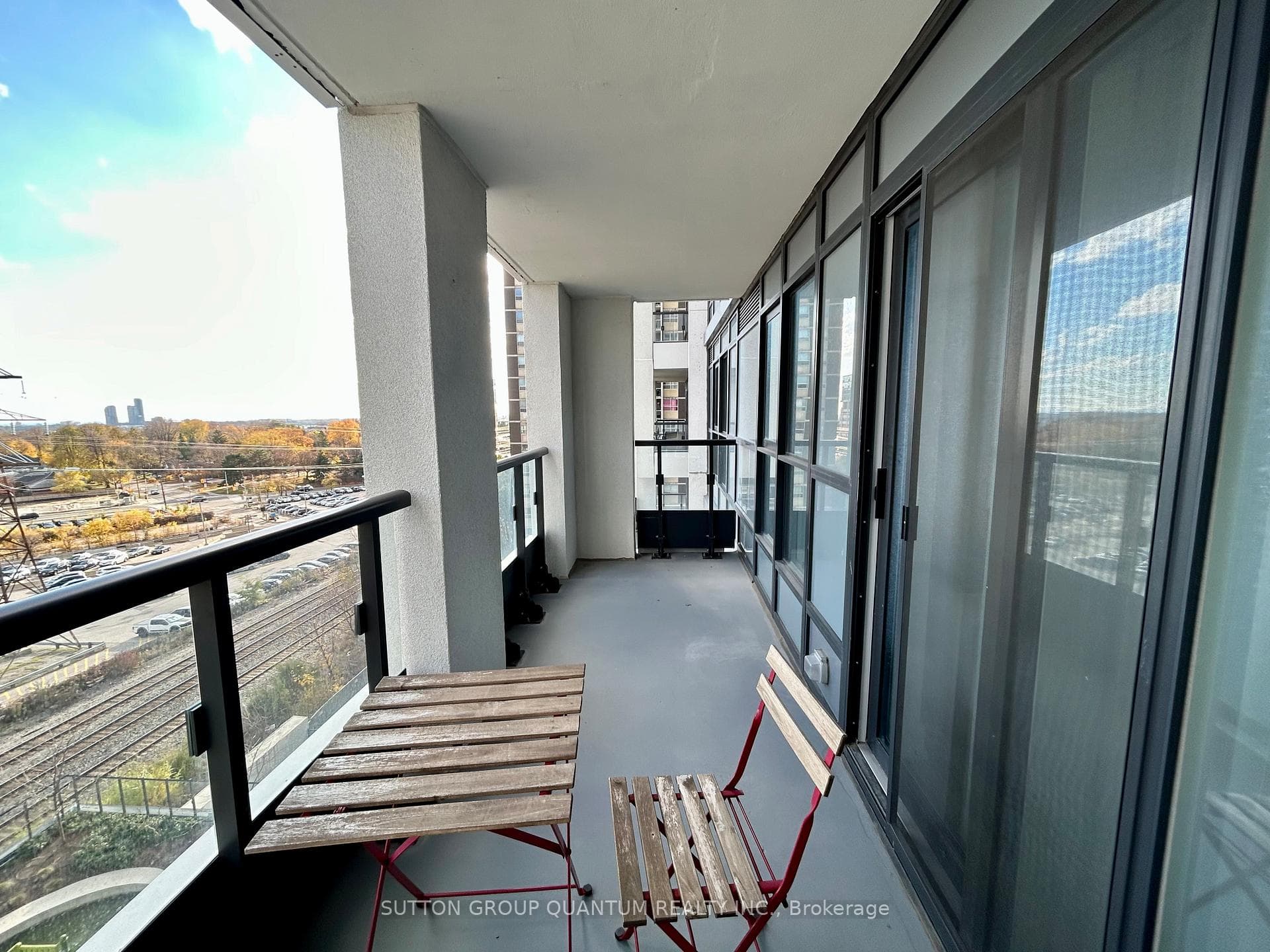 9 Mabelle Avenue Unit 822 photo 10