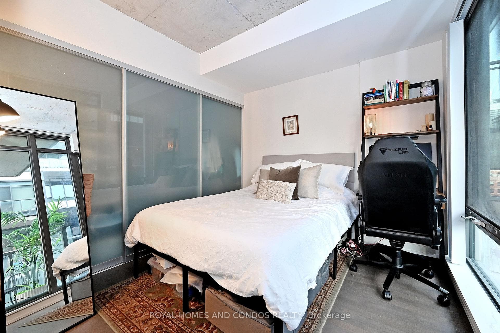 461 Adelaide Street Unit 733 photo 23