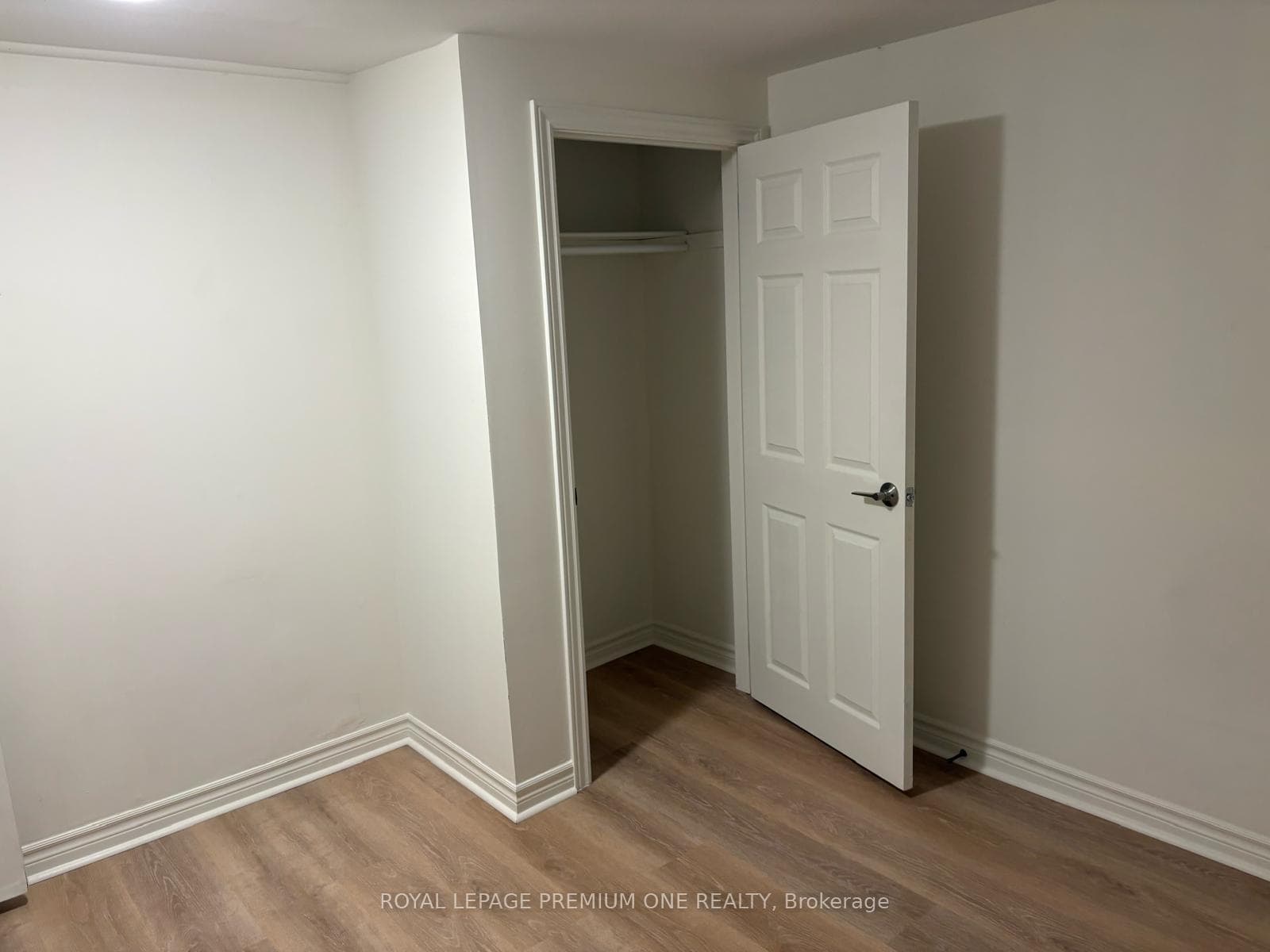 14 Valleycrest Drive Unit Lower photo 9