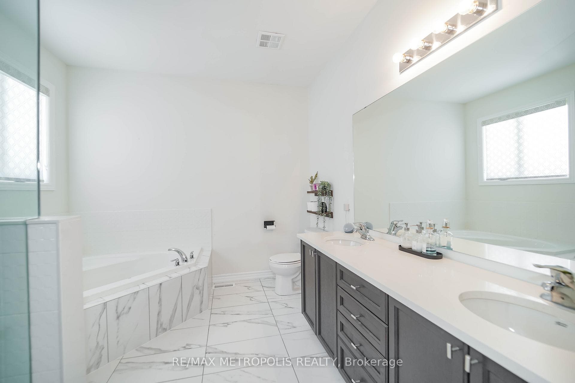 17 Hickling Lane photo 28