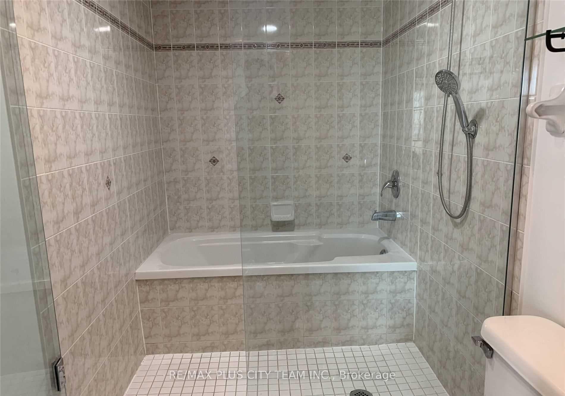 410 Queens Quay Way Unit 709 photo 12