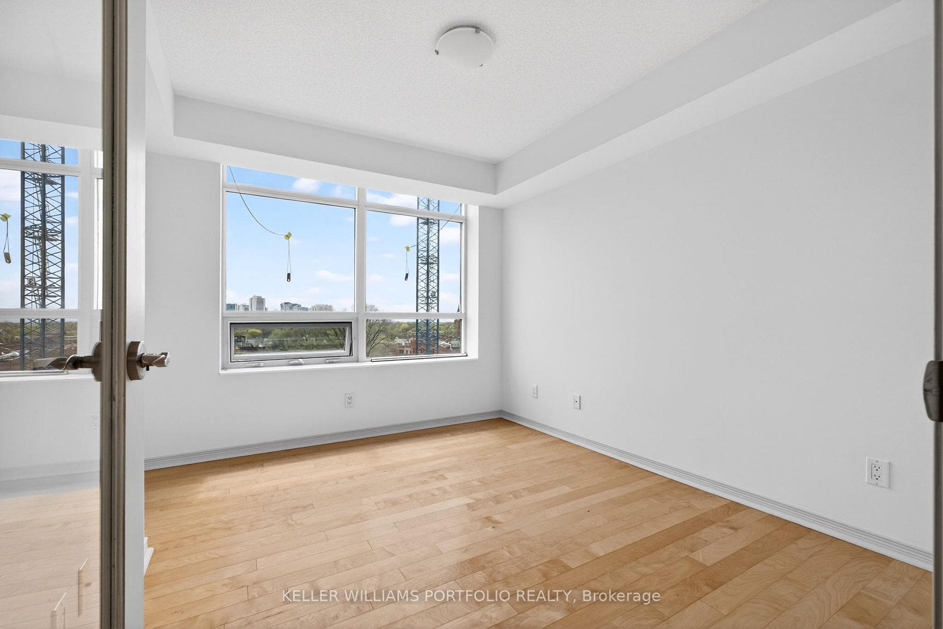 61 Heintzman Street Unit 819 photo 15