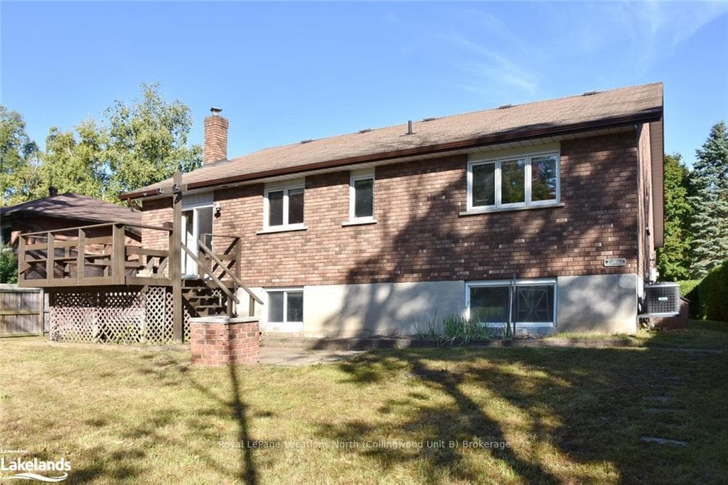 233 SIMCOE Street photo 6
