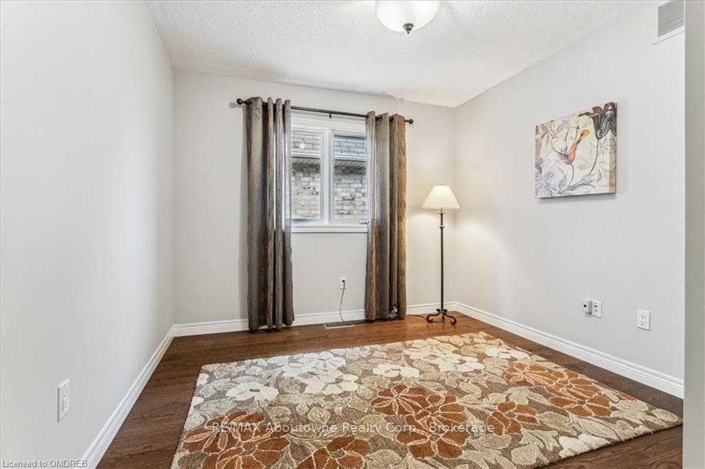 499 WILLMOTT Crescent photo 24
