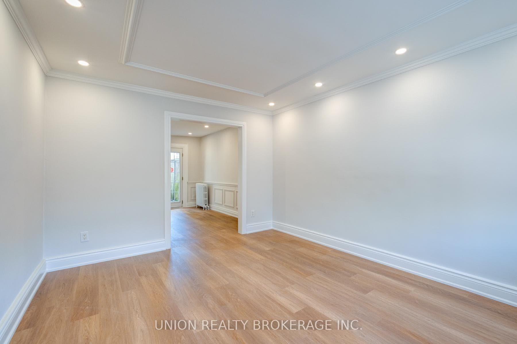 359 Victoria Park Avenue photo 2