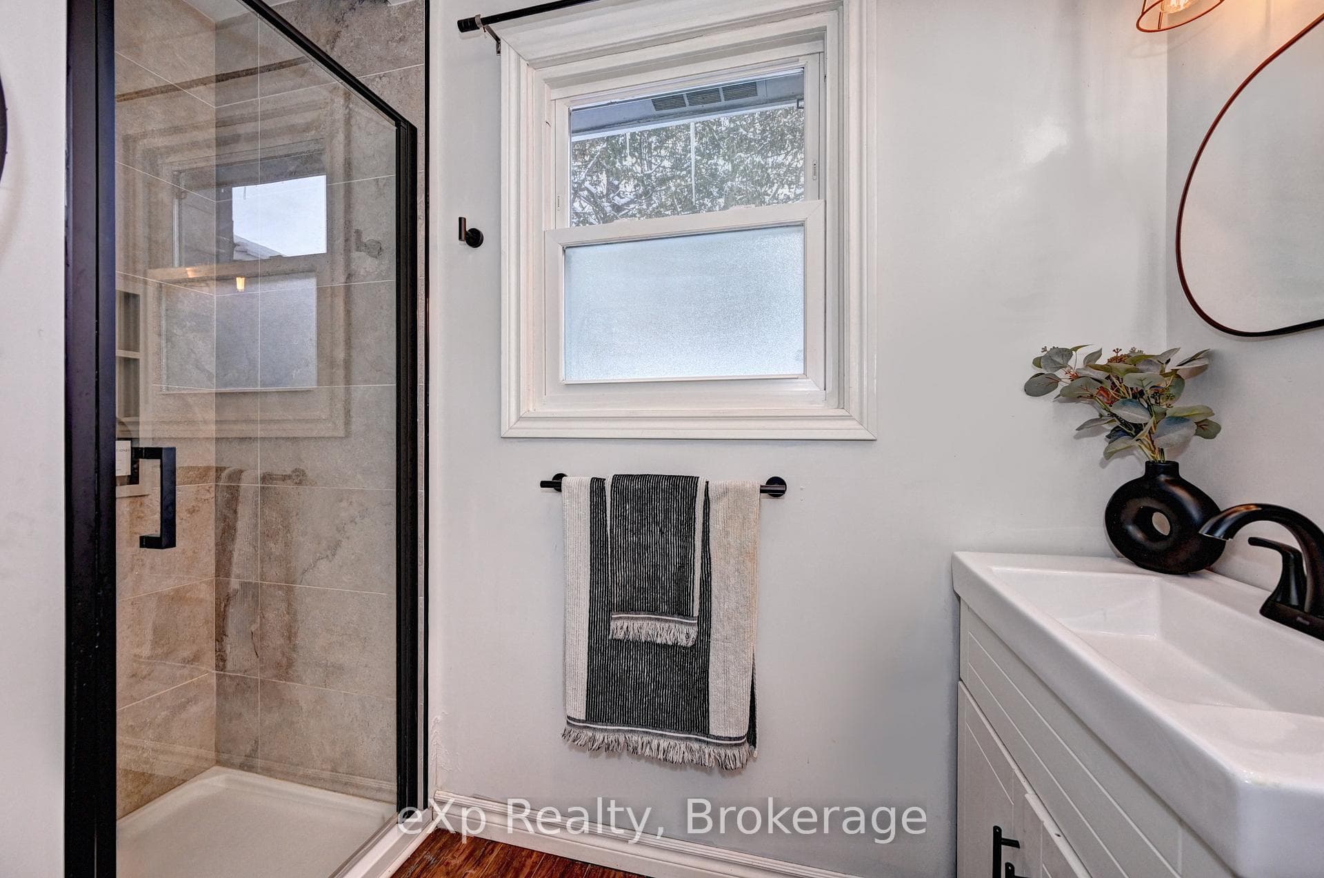 310 BARBER Avenue photo 35