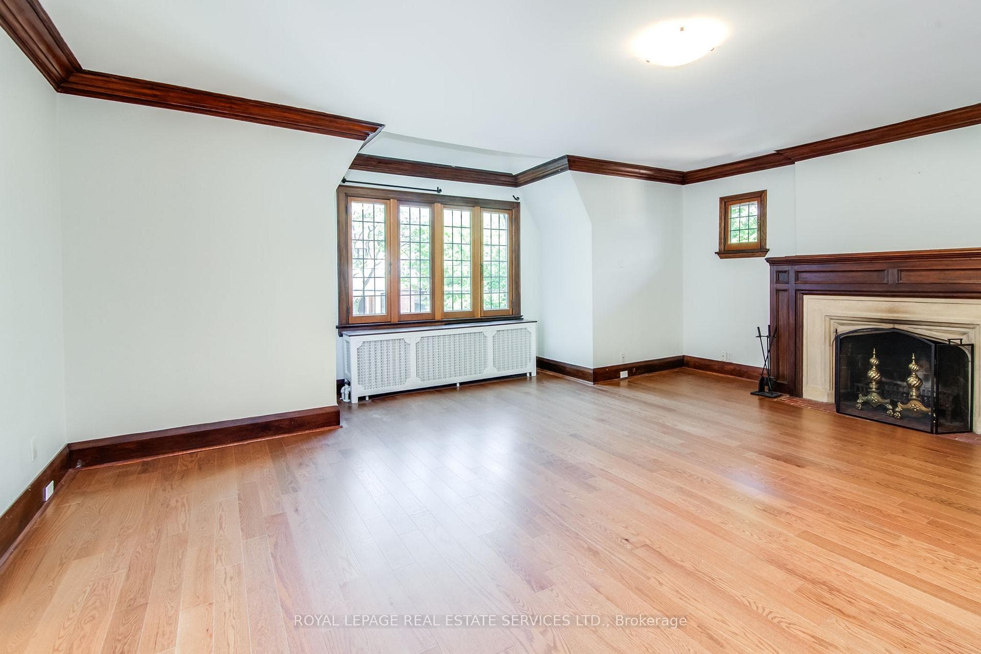 727 Avenue Road photo 5