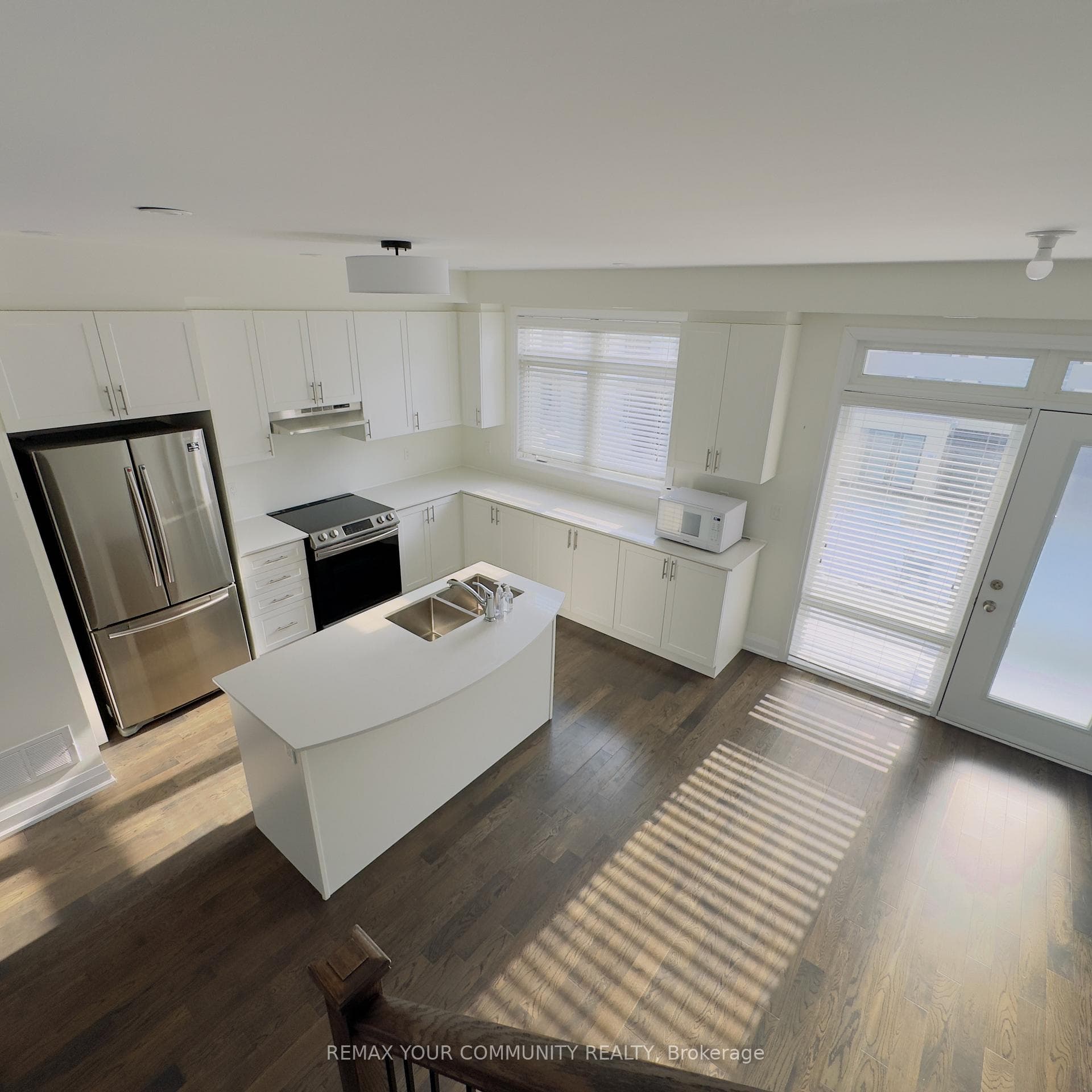137 Moneypenny Place photo 32