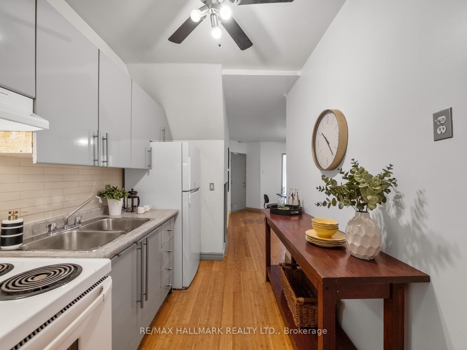 137 Gerrard Street photo 12