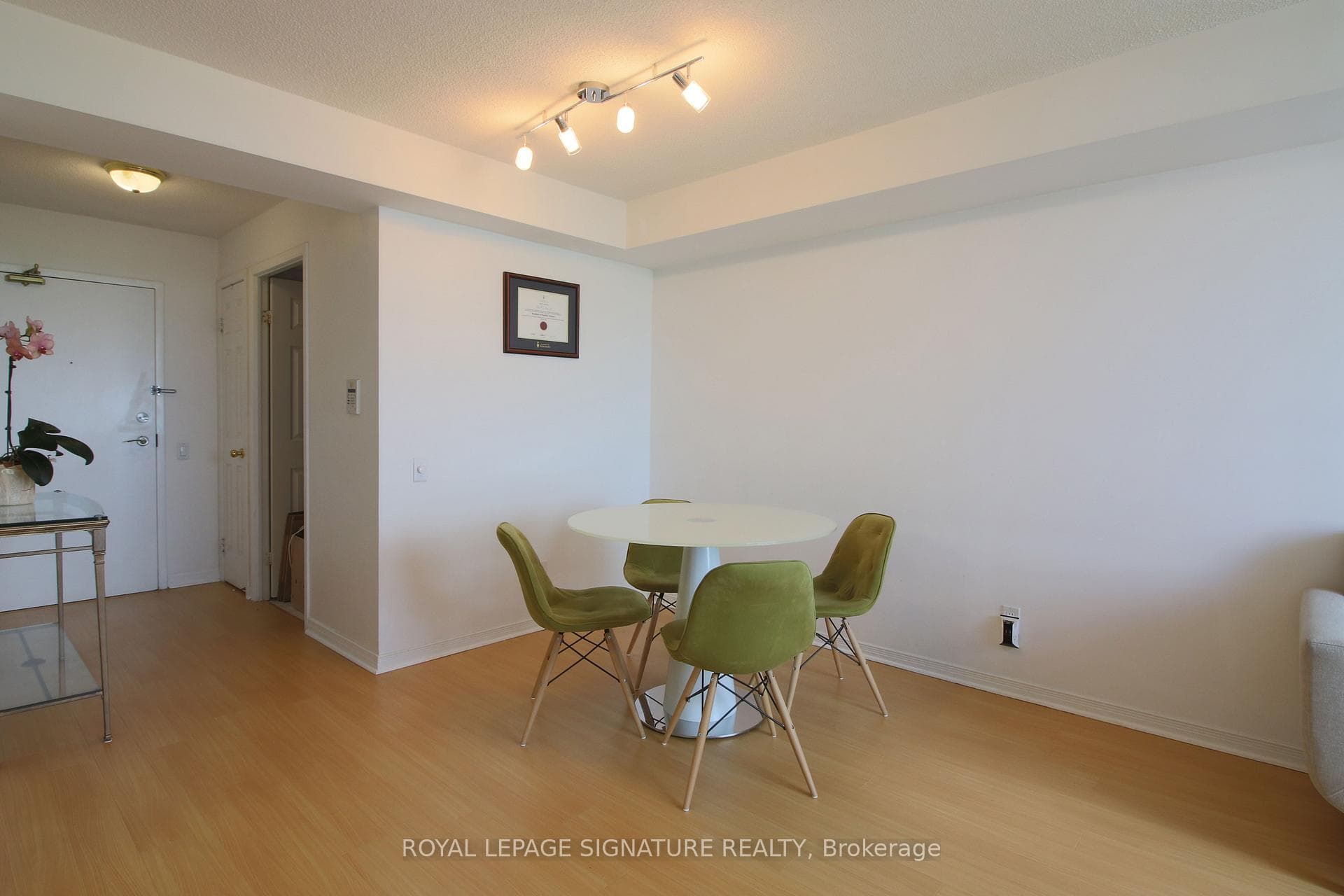8 Hillcrest Avenue Unit 2210 photo 5