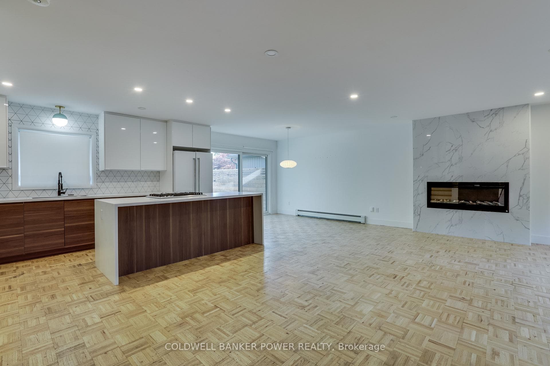 14 Mcleod Crescent photo 5
